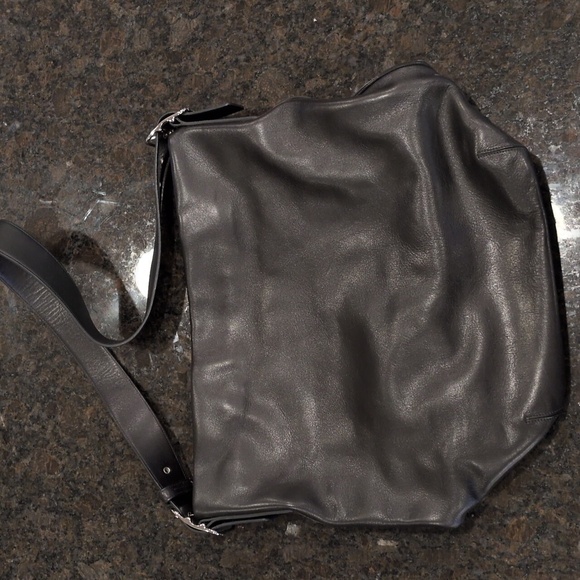 Stylish Black Leather Coach Large Bucket Bag - Picture 3 of 8